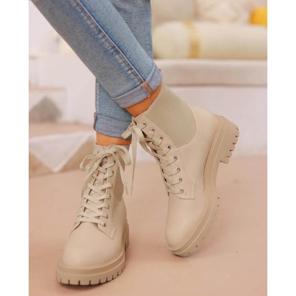 Vetaste Women’s Lug Sole Lace Up Ankle Boots Chunky Block Heel Combat White SZ 9 - Picture 2 of 7